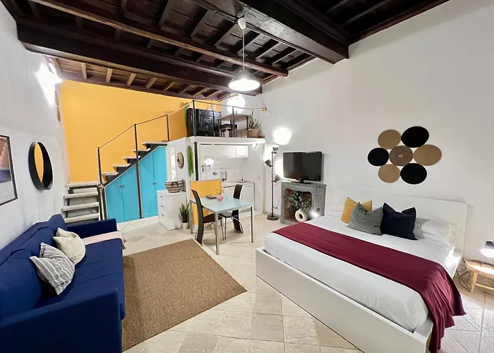 Charming Navona Duplex Apartament